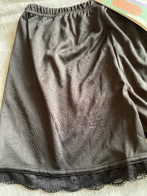 ♯新品♯裾レース & サラサラタッチ  一分丈 スパッツ  スカートやワンピースのインナーにオススメ! < 女性ファッション  ♯新品♯裾レース & サラサラタッチ  一分丈 スパッツ  スカートやワンピースのインナーにオススメ! < 女性ファッションの