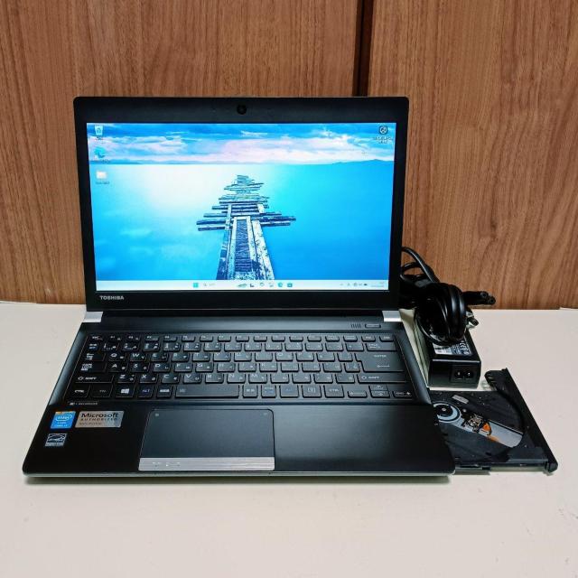 TOSHIBA dynabook Corei5 ������16GB �V�iSSD512GB Web�J���� DVD Windows11 �� PC�{��/���Ӌ@��� 