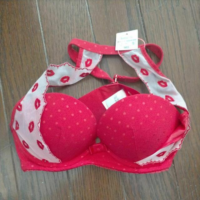 トリンプ アモスタイル ワイヤーブラジャー B75/C75 新品 レッド唇 < 女性ファッション  トリンプ アモスタイル ワイヤーブラジャー B75/C75 新品 レッド唇  < 女性ファッションの