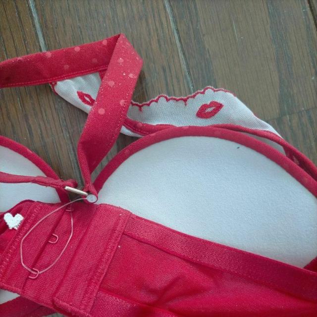 トリンプ アモスタイル ワイヤーブラジャー B75/C75 新品 レッド唇 < 女性ファッション  トリンプ アモスタイル ワイヤーブラジャー B75/C75 新品 レッド唇 < 女性ファッションの