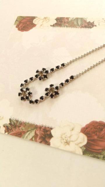 ブラックストーンのブレスレット お花デザイン < 女性アクセサリー/時計 ブラックストーンのブレスレット お花デザイン < 女性アクセサリー/時計の