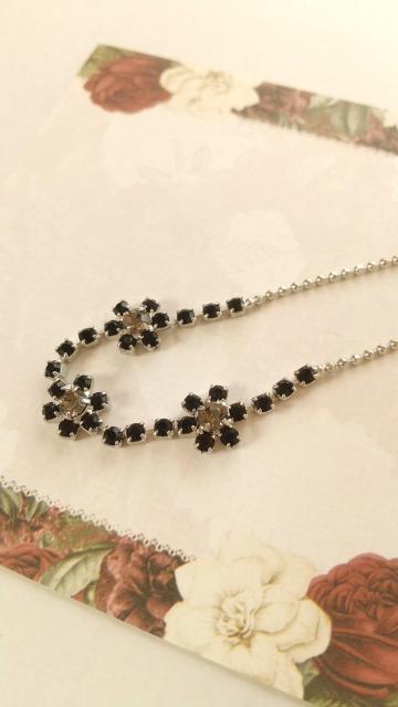 ブラックストーンのブレスレット お花デザイン < 女性アクセサリー/時計 ブラックストーンのブレスレット お花デザイン < 女性アクセサリー/時計の