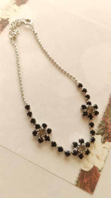 ブラックストーンのブレスレット お花デザイン < 女性アクセサリー/時計 ブラックストーンのブレスレット お花デザイン < 女性アクセサリー/時計の