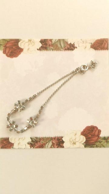 ブラックストーンのブレスレット お花デザイン < 女性アクセサリー/時計 ブラックストーンのブレスレット お花デザイン < 女性アクセサリー/時計の