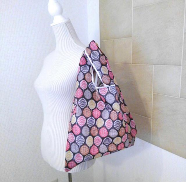 新品 リーフ柄 折り畳みエコバッグ < 女性ファッション  新品 リーフ柄 折り畳みエコバッグ  < 女性ファッションの