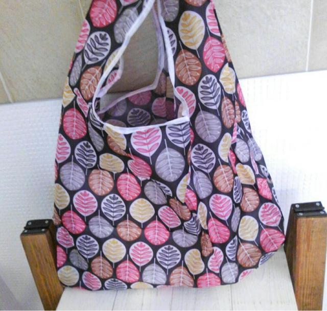 新品 リーフ柄 折り畳みエコバッグ < 女性ファッション  新品 リーフ柄 折り畳みエコバッグ < 女性ファッションの