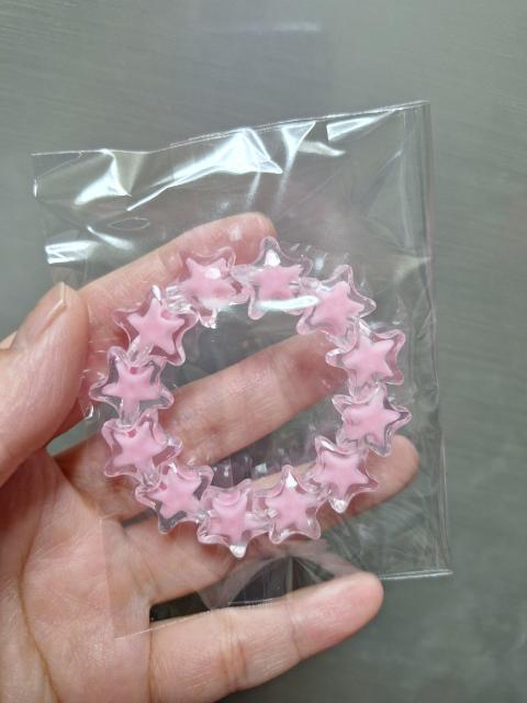 No.23新品★「星型ブレスレット」中がピンク〜 < キッズ/ベビー No.23新品★「星型ブレスレット」中がピンク〜 < キッズ/ベビーの