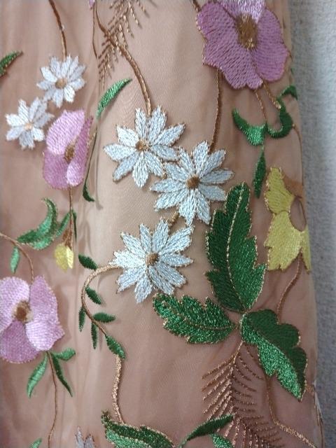 クイーンズコート花柄刺繍スカートサイズ1ベージュ系 < ブランド  クイーンズコート花柄刺繍スカートサイズ1ベージュ系 < ブランドの