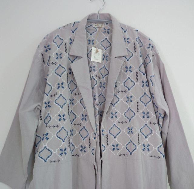 Emago 新品 リネン100% 刺繍が素敵な羽織り < 女性ファッション  Emago 新品 リネン100% 刺繍が素敵な羽織り < 女性ファッションの