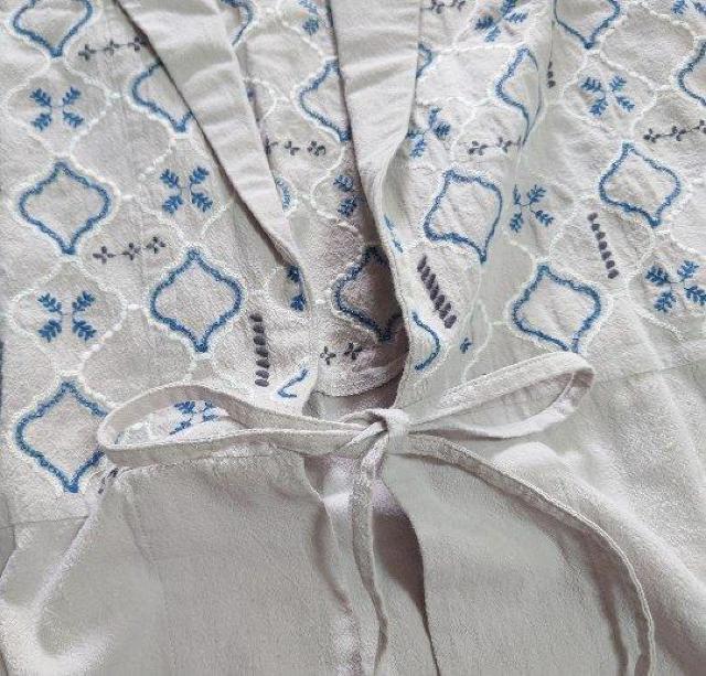 Emago 新品 リネン100% 刺繍が素敵な羽織り < 女性ファッション  Emago 新品 リネン100% 刺繍が素敵な羽織り < 女性ファッションの