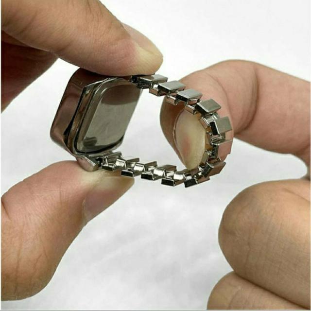 新品 未使用 指輪 時計 四角 フリーサイズ 銀 黒 < 男性アクセサリー/時計  新品 未使用 指輪 時計 四角 フリーサイズ 銀 黒 < 男性アクセサリー/時計の