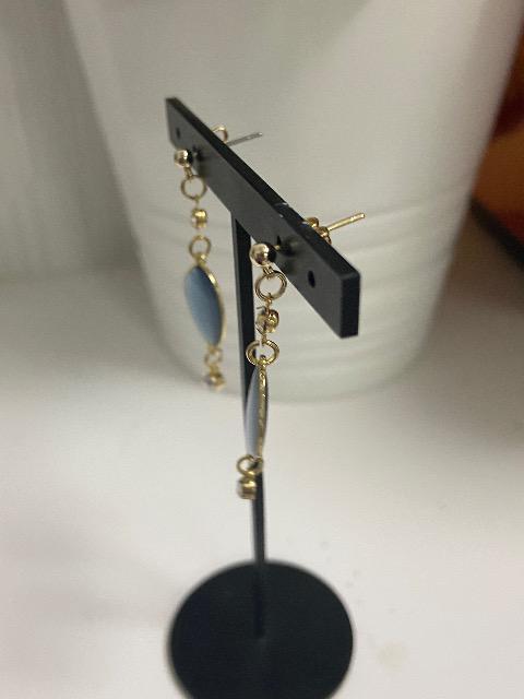 樹脂のノンホールピアスに変更可能 ハンドメイド メタルフレームを使用したピアス ネイビー  < 女性ファッション  樹脂のノンホールピアスに変更可能 ハンドメイド メタルフレームを使用したピアス ネイビー  < 女性ファッションの