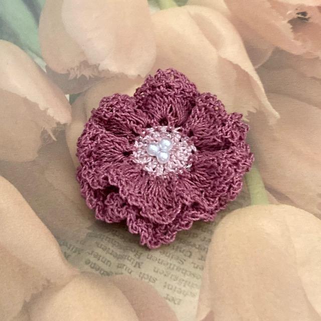ハンドメイド レース編み フリルのお花ブローチ < 女性ファッション  ハンドメイド レース編み フリルのお花ブローチ  < 女性ファッションの