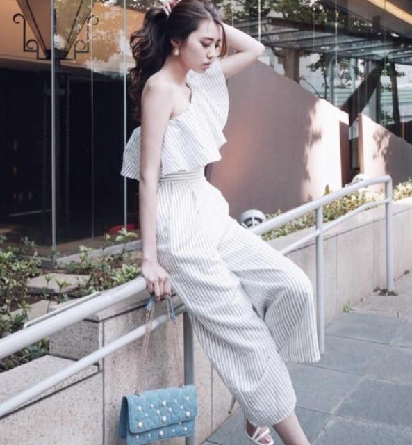 ◆rienda/リエンダ◆ストライプワンショルフリルロンパース★ブルーM*秋コーデギャル♪ < ブランド  ◆rienda/リエンダ◆ストライプワンショルフリルロンパース★ブルーM*秋コーデギャル♪ < ブランドの