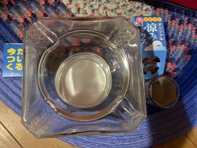 JAPAN製 アンティーク灰皿兼物入れ收納+日本酒グラス2個 中新古 送料無料 < インテリア/ライフ  JAPAN製 アンティーク灰皿兼物入れ收納+日本酒グラス2個 中新古 送料無料 < インテリア/ライフの