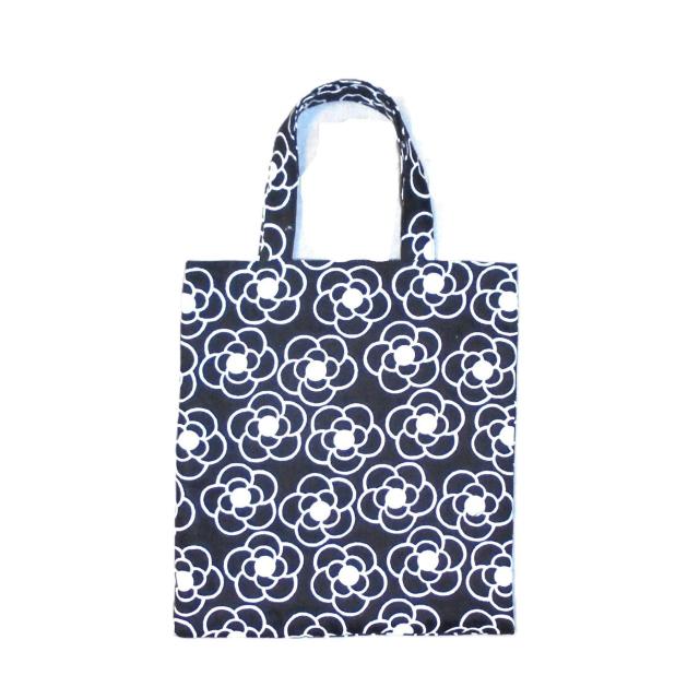 ◆ちょっと持ちぺたんこトートバッグ◆白カメリア×黒地◆エコバッグ サブバッグ < 女性ファッション ◆ちょっと持ちぺたんこトートバッグ◆白カメリア×黒地◆エコバッグ サブバッグ < 女性ファッションの