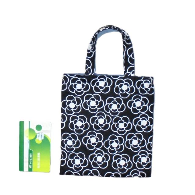 ◆ちょっと持ちぺたんこトートバッグ◆白カメリア×黒地◆エコバッグ サブバッグ < 女性ファッション ◆ちょっと持ちぺたんこトートバッグ◆白カメリア×黒地◆エコバッグ サブバッグ < 女性ファッションの