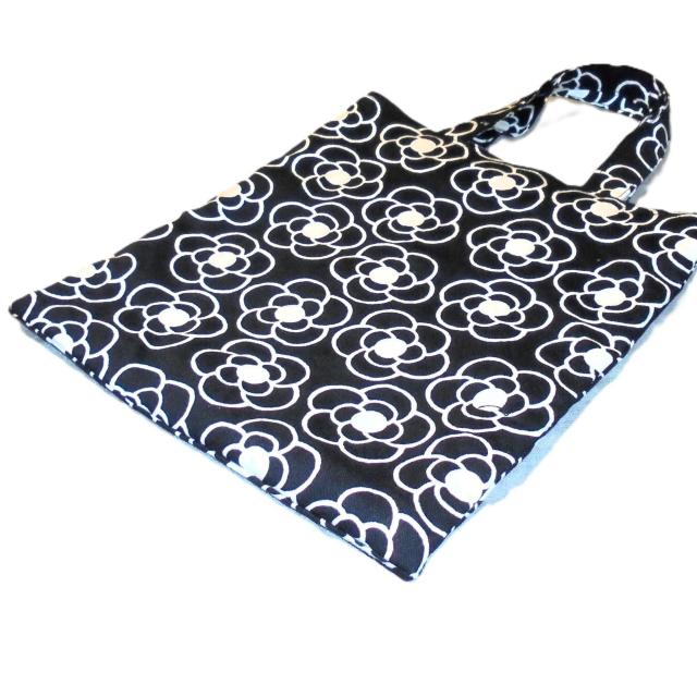 ◆ちょっと持ちぺたんこトートバッグ◆白カメリア×黒地◆エコバッグ サブバッグ < 女性ファッション ◆ちょっと持ちぺたんこトートバッグ◆白カメリア×黒地◆エコバッグ サブバッグ < 女性ファッションの