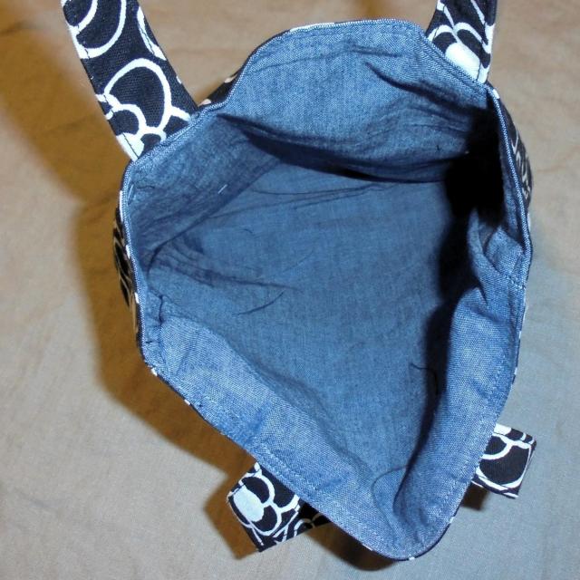 ◆ちょっと持ちぺたんこトートバッグ◆白カメリア×黒地◆エコバッグ サブバッグ < 女性ファッション ◆ちょっと持ちぺたんこトートバッグ◆白カメリア×黒地◆エコバッグ サブバッグ < 女性ファッションの