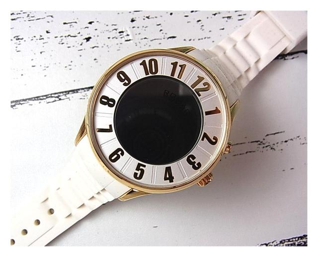 【正規品・美品】ROMAGO DESIGN ロマゴデザイン腕時計 RM068-0053 ヌメレーションシリーズ < 女性アクセサリー/時計 【正規品・美品】ROMAGO DESIGN ロマゴデザイン腕時計 RM068-0053 ヌメレーションシリーズ < 女性アクセサリー/時計の