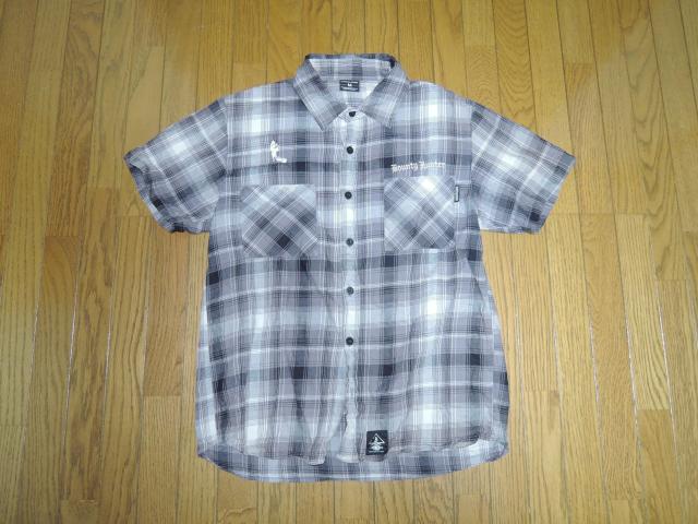 BOUNTY HUNTER バウンティーハンター 半袖 チェックシャツ M 灰系 B×H 胸ロゴ 刺繍 ステッチ ロゴ LOGO < ブランド  BOUNTY HUNTER バウンティーハンター 半袖 チェックシャツ M 灰系 B×H 胸ロゴ 刺繍 ステッチ ロゴ LOGO  < ブランドの