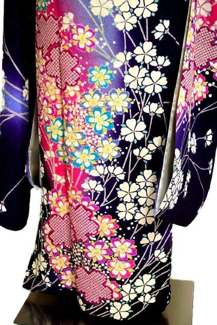 【最高峰】新品同様 暈し染め 金彩 銀通し地 桜文 クリーニング済 振袖 身丈169.5cm 裄丈70cm T3403 < 女性ファッション 【最高峰】新品同様 暈し染め 金彩 銀通し地 桜文 クリーニング済 振袖 身丈169.5cm 裄丈70cm T3403 < 女性ファッションの