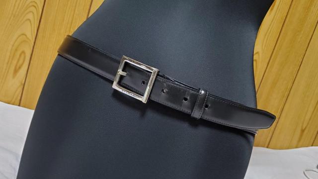 正規 ブルガリ クラシック エンブレムロゴ シルバースクエアバックル レザーベルト黒 調節可能 メンズ 男女兼用 ビジネス〇スーツ < ブランド  正規 ブルガリ クラシック エンブレムロゴ シルバースクエアバックル レザーベルト黒 調節可能 メンズ 男女兼用 ビジネス〇スーツ < ブランドの