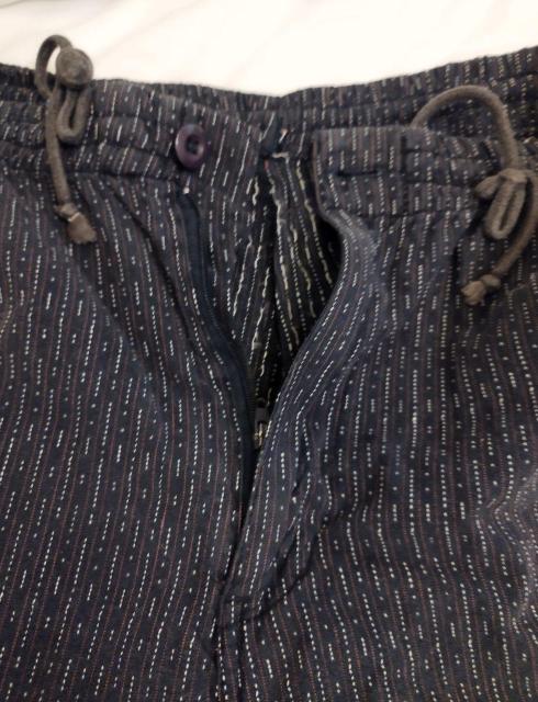 Modified 紺かすり風 ハーフパンツ 前ファスナー ひもアジャスター < 男性ファッション  Modified 紺かすり風 ハーフパンツ 前ファスナー ひもアジャスター < 男性ファッションの