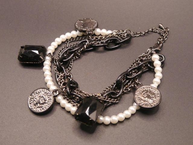 新品 アンティーク調ゴシック ブラックチェーン フェイクパール コイン ビジューストーン 2連ブレスレット < 女性アクセサリー/時計 新品 アンティーク調ゴシック ブラックチェーン フェイクパール コイン ビジューストーン 2連ブレスレット < 女性アクセサリー/時計の