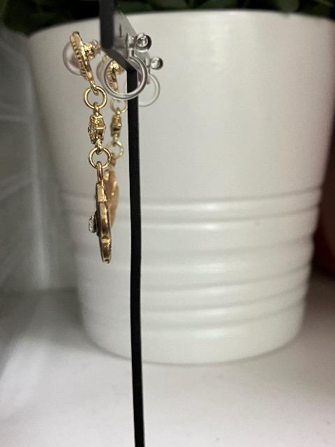 ハンドメイド カメリア 樹脂ノンホールピアス < 女性ファッション ハンドメイド カメリア 樹脂ノンホールピアス < 女性ファッションの