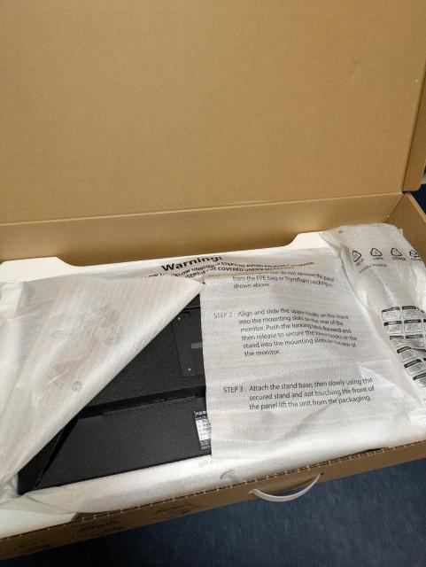 GIGABYTE M28U �Q�[�~���O���j�^�[ �� PC�{��/���Ӌ@��� 