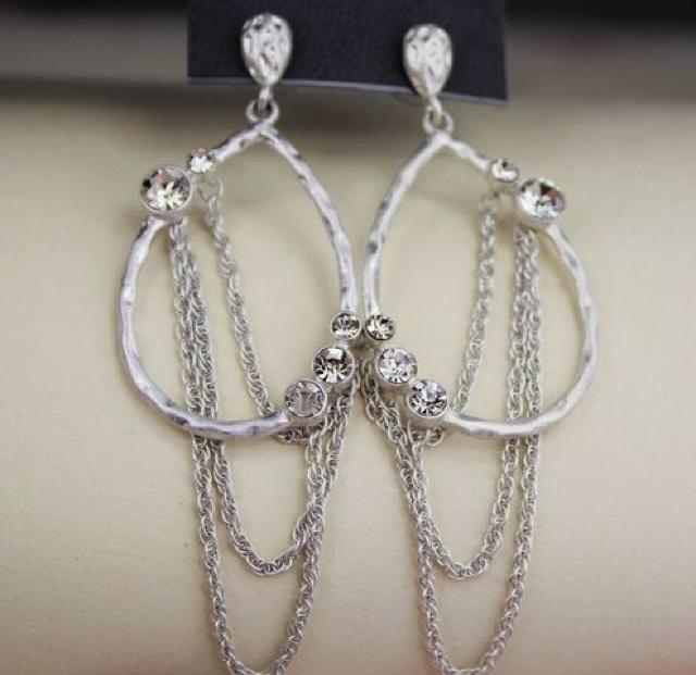 新品EXPRESSアンティーク調おしゃれなストーンチェーンピアス < 女性アクセサリー/時計  新品EXPRESSアンティーク調おしゃれなストーンチェーンピアス  < 女性アクセサリー/時計の