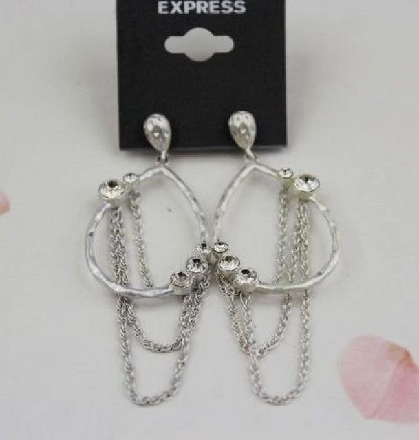 新品EXPRESSアンティーク調おしゃれなストーンチェーンピアス < 女性アクセサリー/時計  新品EXPRESSアンティーク調おしゃれなストーンチェーンピアス < 女性アクセサリー/時計の