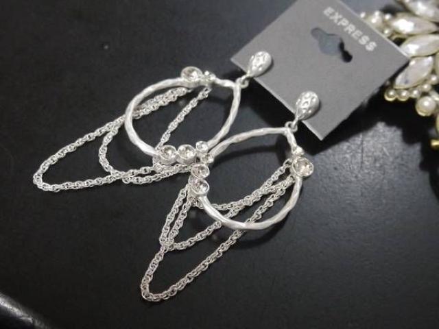 新品EXPRESSアンティーク調おしゃれなストーンチェーンピアス < 女性アクセサリー/時計  新品EXPRESSアンティーク調おしゃれなストーンチェーンピアス < 女性アクセサリー/時計の