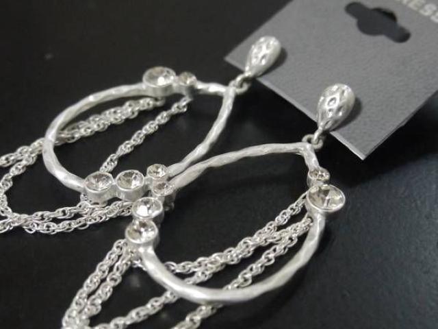 新品EXPRESSアンティーク調おしゃれなストーンチェーンピアス < 女性アクセサリー/時計  新品EXPRESSアンティーク調おしゃれなストーンチェーンピアス < 女性アクセサリー/時計の