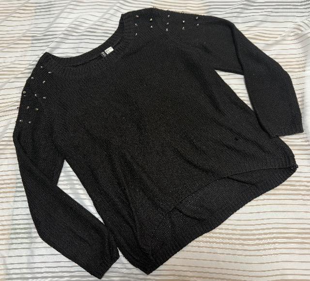 肩のスタッズがアクセント★ざっくり感が可愛いニット調トップス★グレーとブラックのモノトーン系ショートパンツ★通勤ワンデイコーデ < 女性ファッション 肩のスタッズがアクセント★ざっくり感が可愛いニット調トップス★グレーとブラックのモノトーン系ショートパンツ★通勤ワンデイコーデ < 女性ファッションの