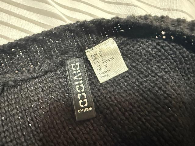 肩のスタッズがアクセント★ざっくり感が可愛いニット調トップス★グレーとブラックのモノトーン系ショートパンツ★通勤ワンデイコーデ < 女性ファッション 肩のスタッズがアクセント★ざっくり感が可愛いニット調トップス★グレーとブラックのモノトーン系ショートパンツ★通勤ワンデイコーデ < 女性ファッションの