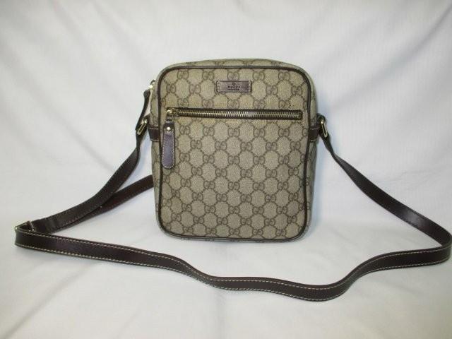 美品 GUCCI グッチ 斜め掛けショルダーバッグ GGベージュ 塩ビ 中古 本物 < ブランド 美品 GUCCI グッチ 斜め掛けショルダーバッグ GGベージュ 塩ビ 中古 本物 < ブランドの