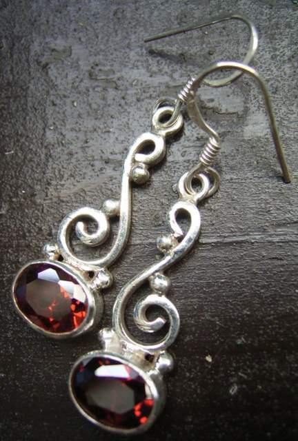 即決!ジルコニアシルバーロングピアス*レッド* < 女性アクセサリー/時計 即決!ジルコニアシルバーロングピアス*レッド* < 女性アクセサリー/時計の