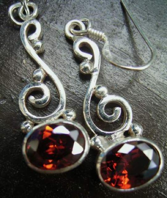 即決!ジルコニアシルバーロングピアス*レッド* < 女性アクセサリー/時計 即決!ジルコニアシルバーロングピアス*レッド* < 女性アクセサリー/時計の