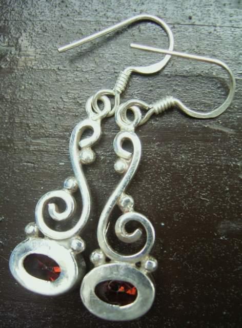 即決!ジルコニアシルバーロングピアス*レッド* < 女性アクセサリー/時計 即決!ジルコニアシルバーロングピアス*レッド* < 女性アクセサリー/時計の