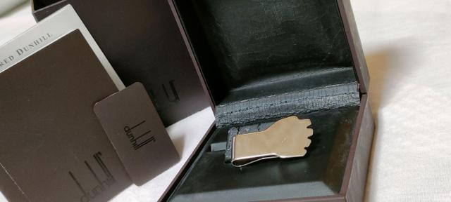 正規良 アルフレッドダンヒル グー マネークリップ サイン ハンドデザイン ユニークアイコン ペーパーウォレット○タイピン 付属有 < ブランド  正規良 アルフレッドダンヒル グー マネークリップ サイン ハンドデザイン ユニークアイコン ペーパーウォレット○タイピン 付属有  < ブランドの