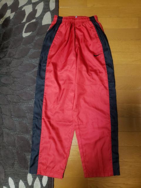 ☆新品未使用☆NIKE ナイキ☆赤×黒シャカシャカズボン☆150 < キッズ/ベビー  ☆新品未使用☆NIKE ナイキ☆赤×黒シャカシャカズボン☆150  < キッズ/ベビーの