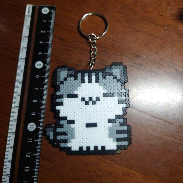 ハンドメイド☆アイロンビーズキーホルダー白サバ猫☆ < ペット/手芸/園芸 ハンドメイド☆アイロンビーズキーホルダー白サバ猫☆ < ペット/手芸/園芸の