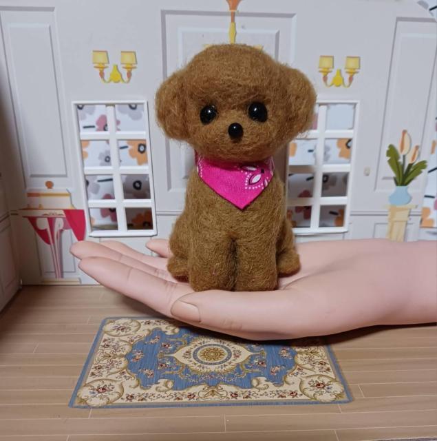 ピンクのバンダナの似合う可愛いトイプードル 羊毛フェルト < ペット/手芸/園芸 ピンクのバンダナの似合う可愛いトイプードル 羊毛フェルト < ペット/手芸/園芸の