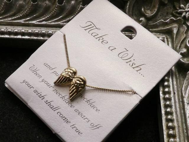新品 make a wish 天使の翼ネックレス 金色 < 女性アクセサリー/時計  新品 make a wish 天使の翼ネックレス 金色  < 女性アクセサリー/時計の