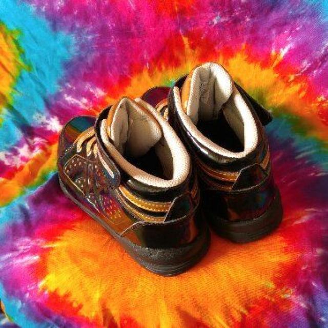 22cm■男女兼用■黒×金ハイカットスニーカー□シューズ < キッズ/ベビー  22cm■男女兼用■黒×金ハイカットスニーカー□シューズ < キッズ/ベビーの