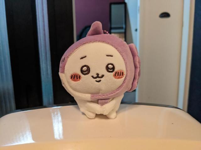 ちいかわ水族館 マンボウ!持ちますマスコット ちいかわ < おもちゃ  ちいかわ水族館 マンボウ!持ちますマスコット ちいかわ  < おもちゃの