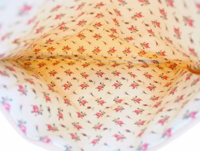 グッチ ノベルティ フラップポーチ Wボタン開閉 コットン バラ 花柄裏地 ピンク GUCCI beauty【正規品】 < ブランド グッチ ノベルティ フラップポーチ Wボタン開閉 コットン バラ 花柄裏地 ピンク GUCCI beauty【正規品】 < ブランドの