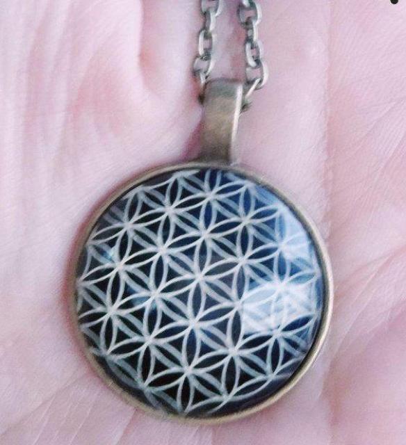 神聖幾何学模様フラワーオブライフ ネックレス < 女性アクセサリー/時計  神聖幾何学模様フラワーオブライフ ネックレス < 女性アクセサリー/時計の